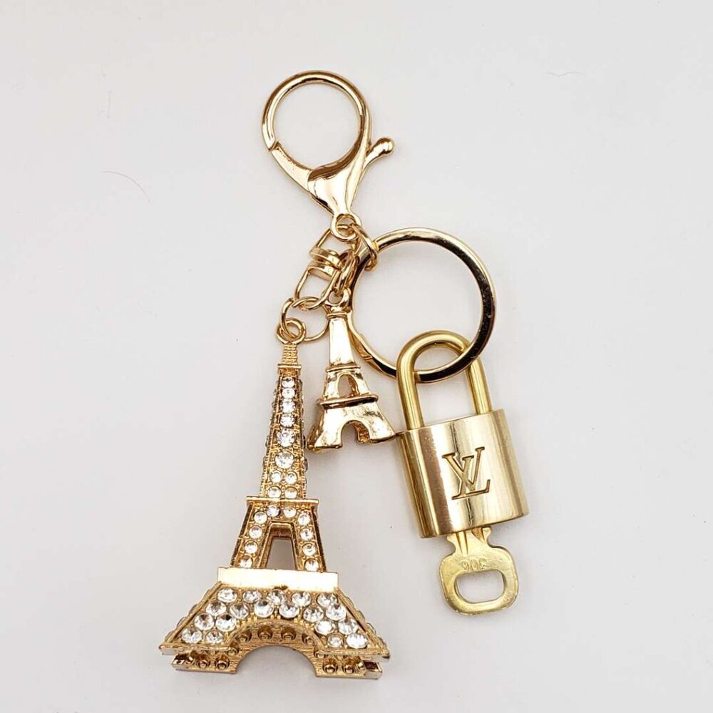 LV Authentic Gold Padlock 🔒 Key Set w/ Unbranded Eiffel Tower Keychain Charm - Picture 2 of 8